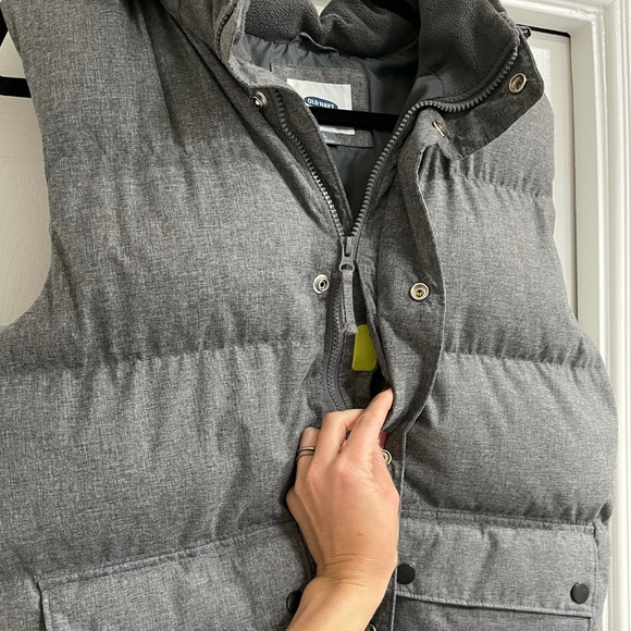 Old Navy Puffer Vest - Picture 4 of 5